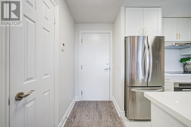 Building Photo - 15 Greenview Ave