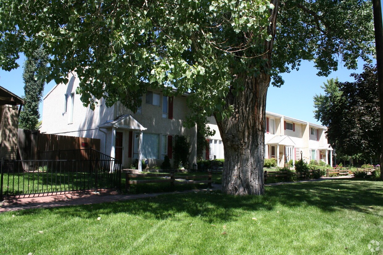 Primary Photo - 2343-2359 Race St