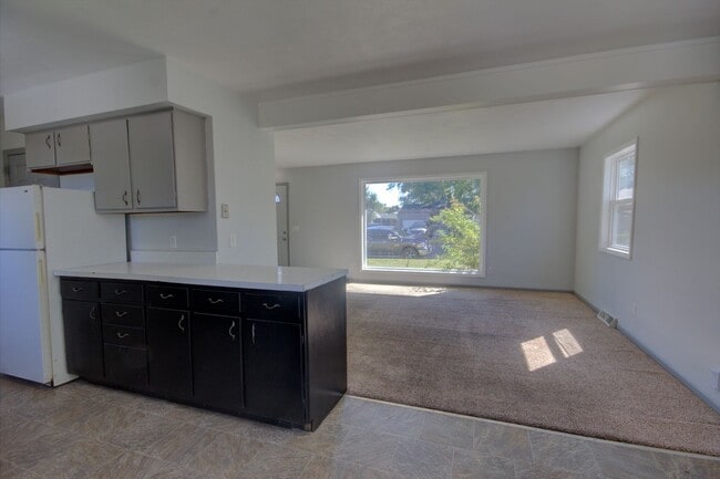 Building Photo - SL KSR1012