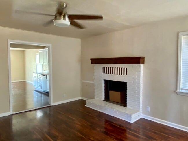 Building Photo - Charming 2bdrm, 1.bath house with garage, workshop space and large yard