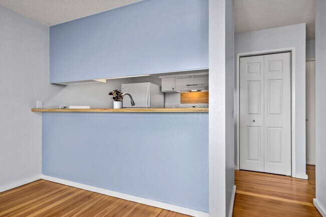 Foto del edificio - Beautifully Renovated 1 Bedroom/1 Bath Iao...