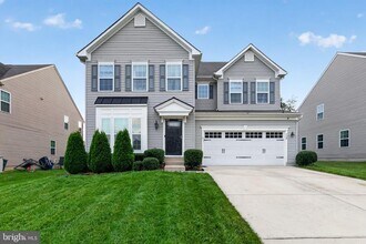Building Photo - 728 Falcon Ln