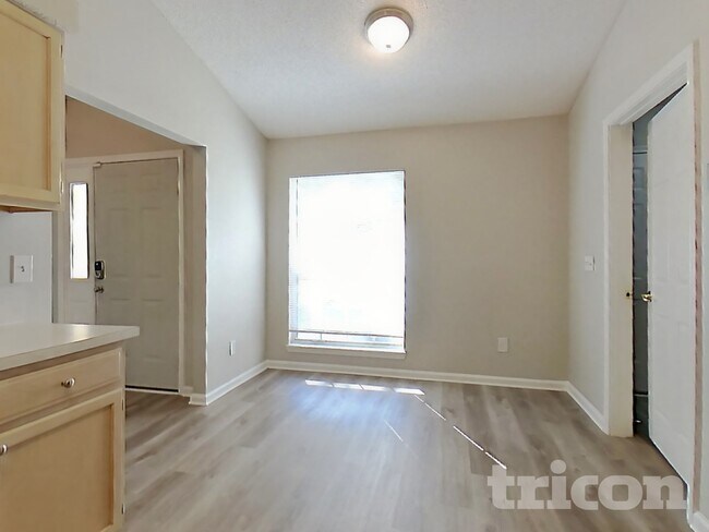 Building Photo - 11329 Hartland Rd