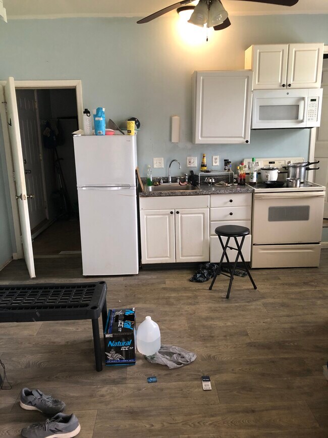 Kitchenette - 135 Bixler Rd