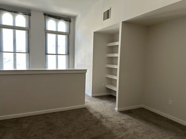 Building Photo - Welcome to Urban Elegance in the Heart of ...