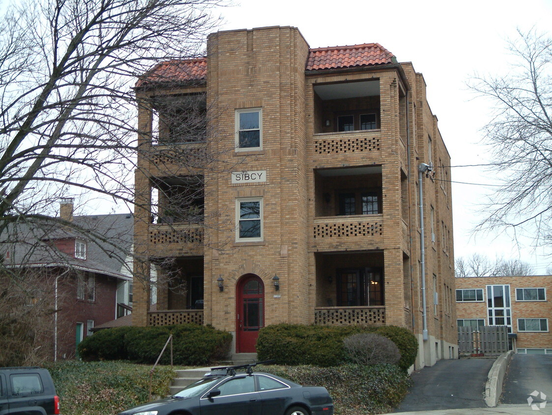 Building Photo - 2590 Madison Rd
