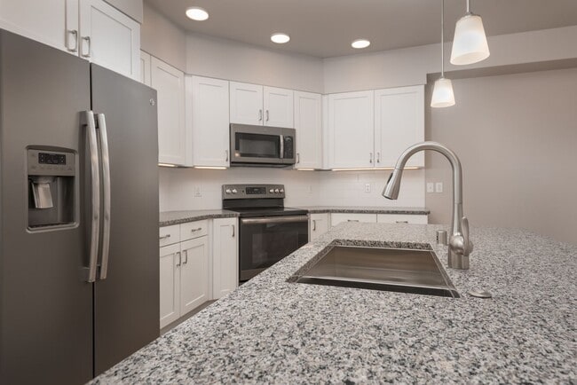 Foto del edificio - Old Sawmill District - Spacious Two-Bedroom One-Bathroom Luxury Apartment in Downtown Missoula