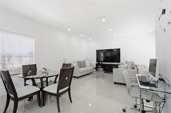 Foto del edificio - 14030 SW 49th St