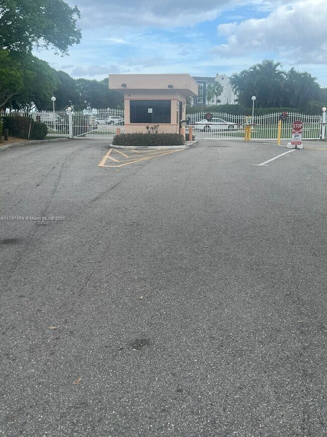 Building Photo - 500 Executive Center Dr