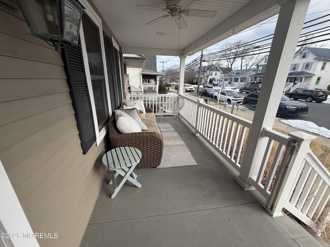 Building Photo - 510 Lareine Ave