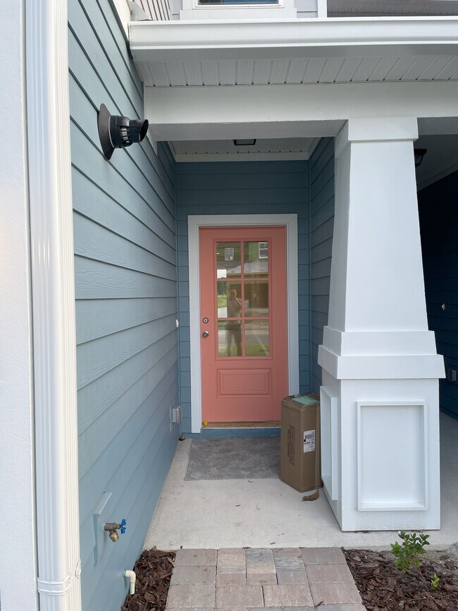Building Photo - 711 Cherry Elm Dr