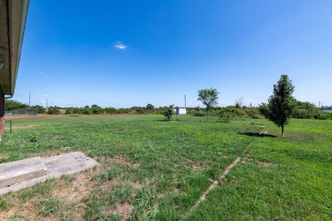 Foto del edificio - Culdesac Home on Over Half an Acre! Pet friendly and 6-12 month leases!