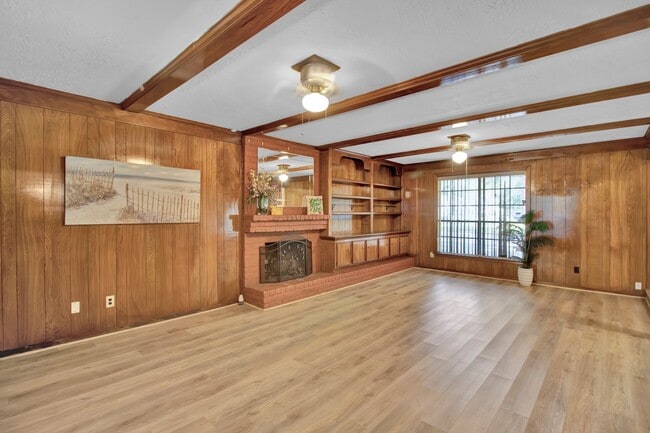 Foto del edificio - 5703 Havenwoods Dr