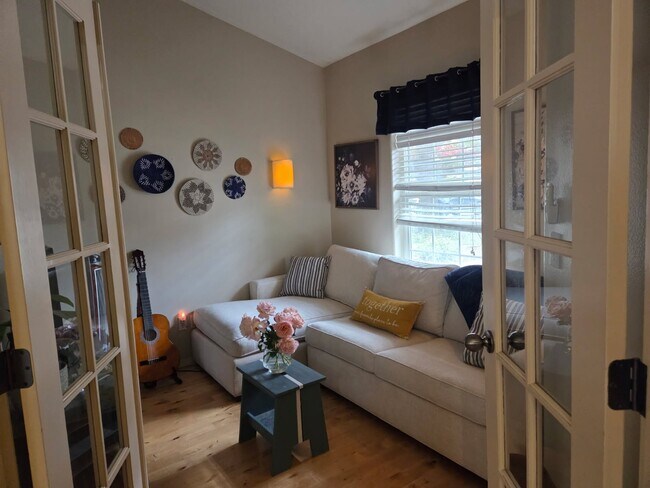 Building Photo - 690 N Caracaras Pl