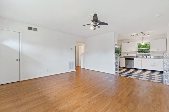 Foto del edificio - Charming Two Bedroom Home