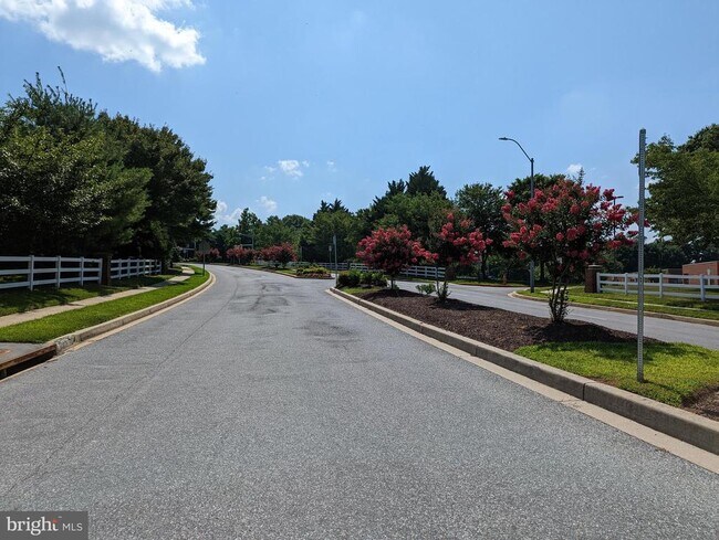 Foto del edificio - 8710 Stonehouse Dr