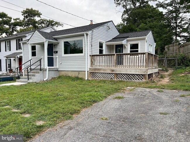 Building Photo - 904 Gilbert Rd
