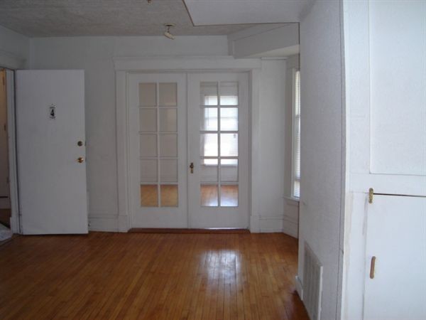 Building Photo - 1 br, 1 bath  - 301 Douglas Ave #4