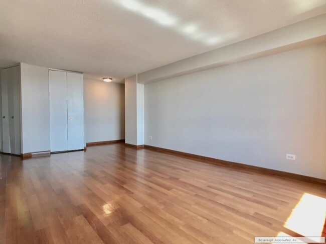 Foto del edificio - 3333 Broadway