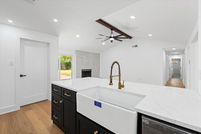 Building Photo - 10730 Wickersham Ln