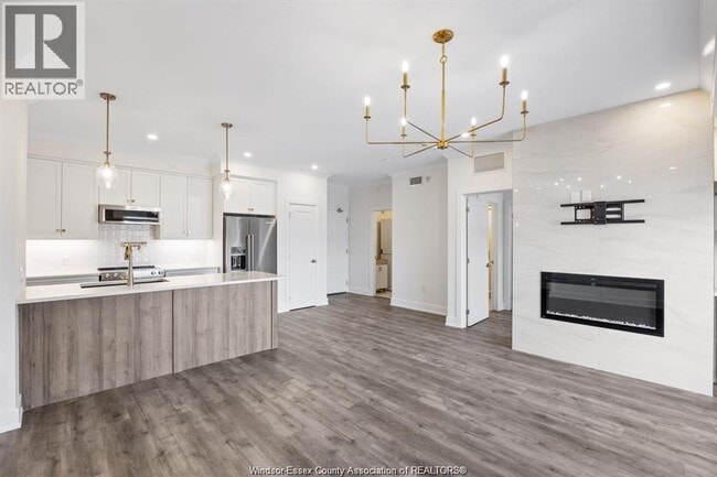 Building Photo - 1740 Sprucewood Ave