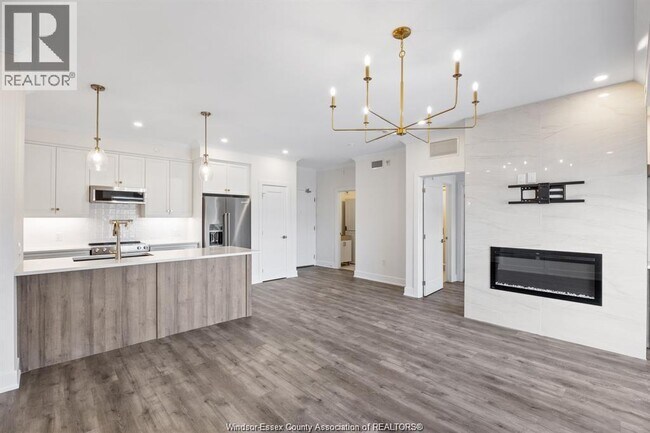 Photo du bâtiment - 1740 Sprucewood Ave