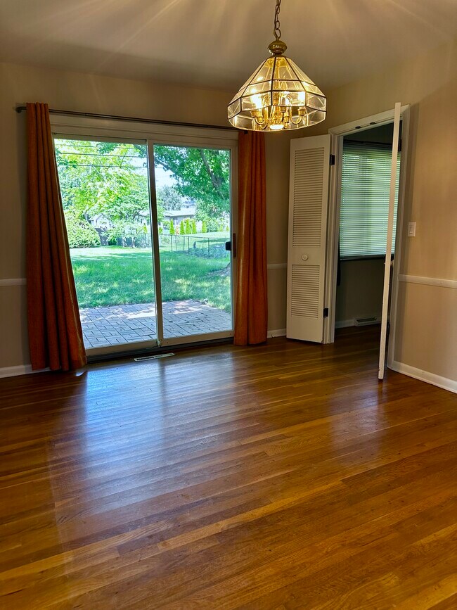 Foto del edificio - 2671 Montcalm Rd