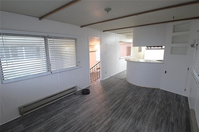 Foto del edificio - 512 50th Ave Dr W