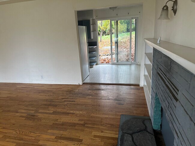 Foto del edificio - 1060 NE Churchill St