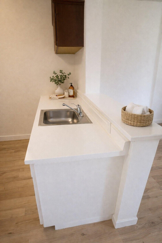 Building Photo - 1715 Meadows Cir W