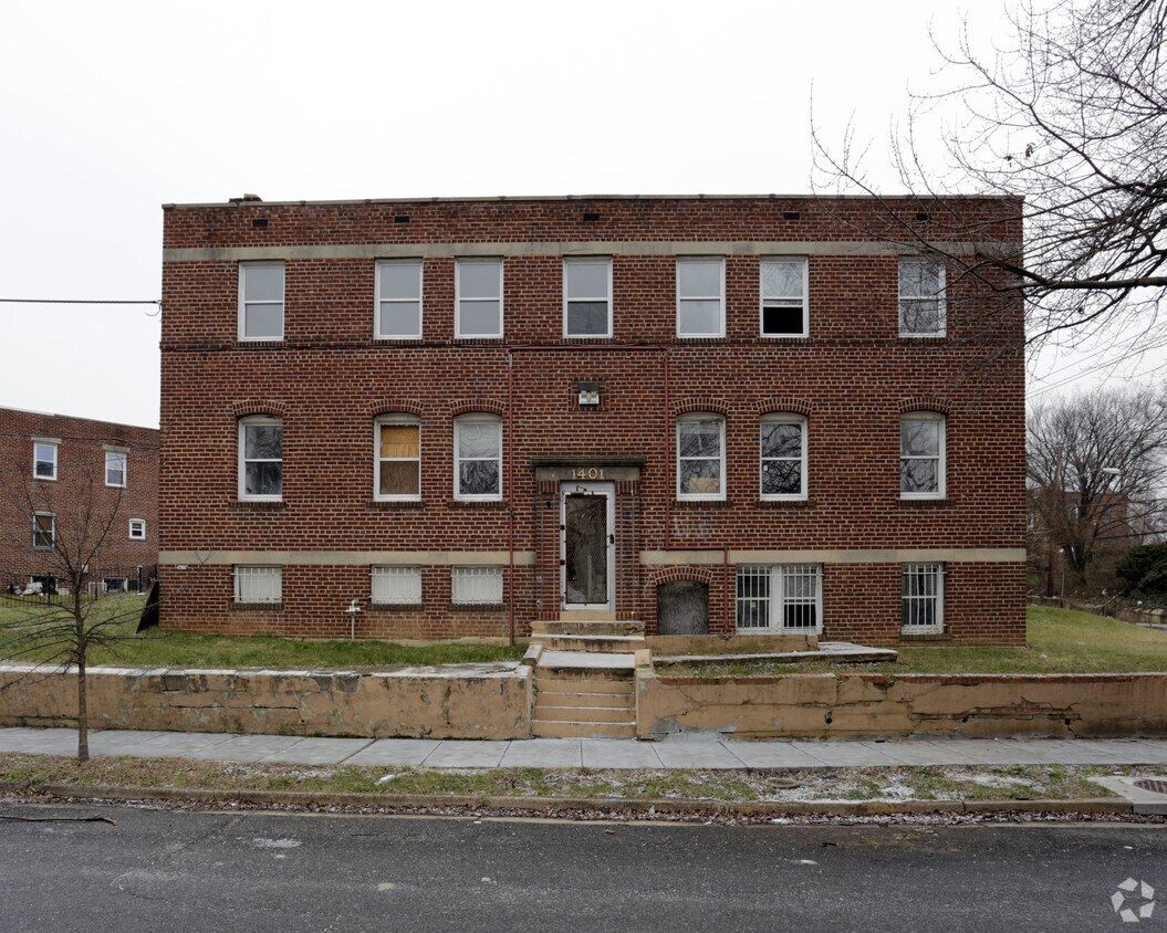 Building Photo - 1401 Bangor St SE