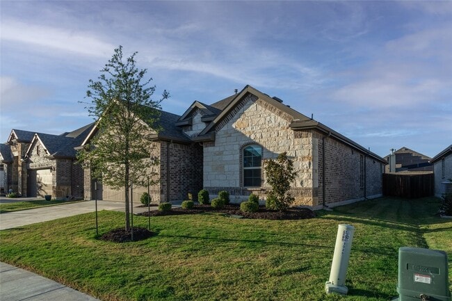 Building Photo - 1017 Lake Cypress Ln