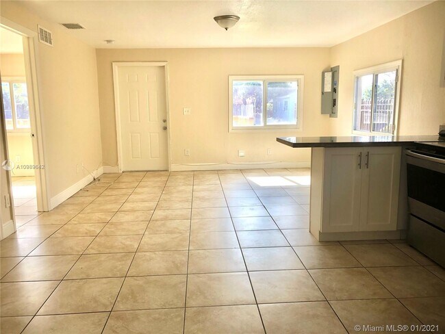 Foto del edificio - 1547 NW 66th St