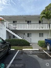 Building Photo - 701 SW 14th Ave