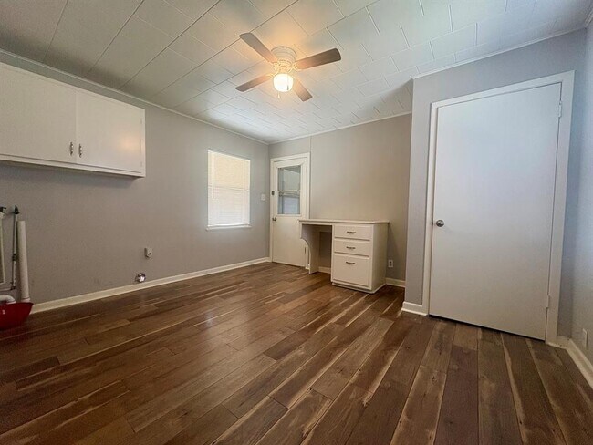 Foto del edificio - 905 Kirk St