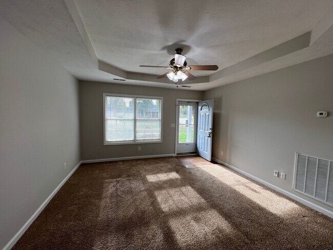 Building Photo - Available Now - 3BR 2BA Home in Smyrna **A...