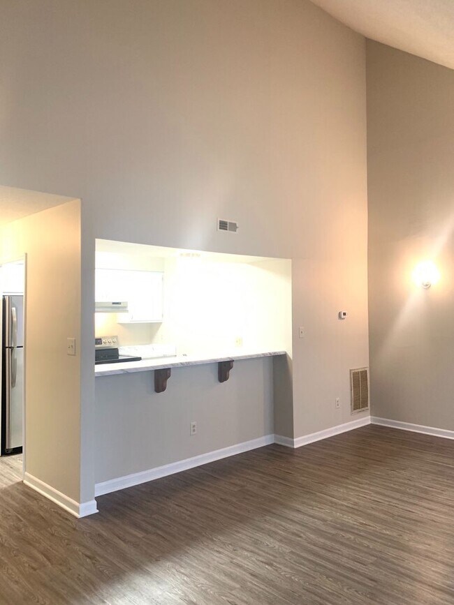 Foto del edificio - 720-C Powell Drive ~ 3 bedroom townhome just a short distance from the NC State Fairgrounds