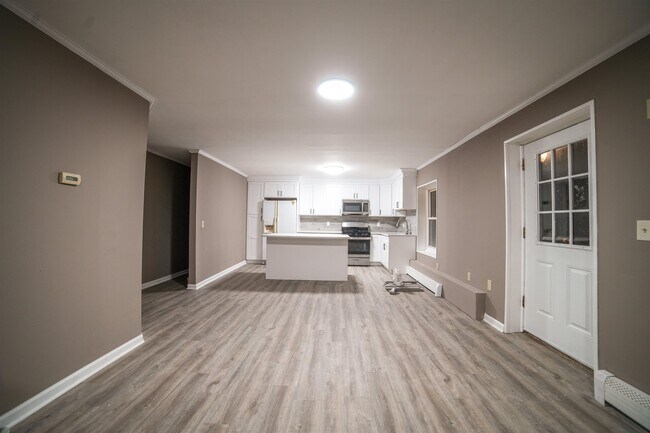 Building Photo - 551 Warwick Turnpike