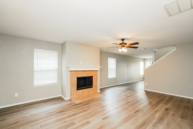 Building Photo - 5828 Ridge Lake Dr