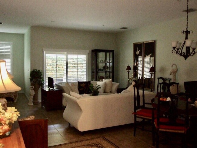 Foto del edificio - 156 Village Blvd