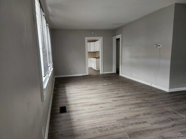 Foto del edificio - Welcome to this charming 2-bedroom, 1-bathroom single-family home located in the heart of Indiana...