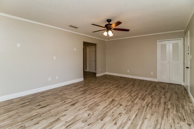 Building Photo - 1301 Baranova Rd