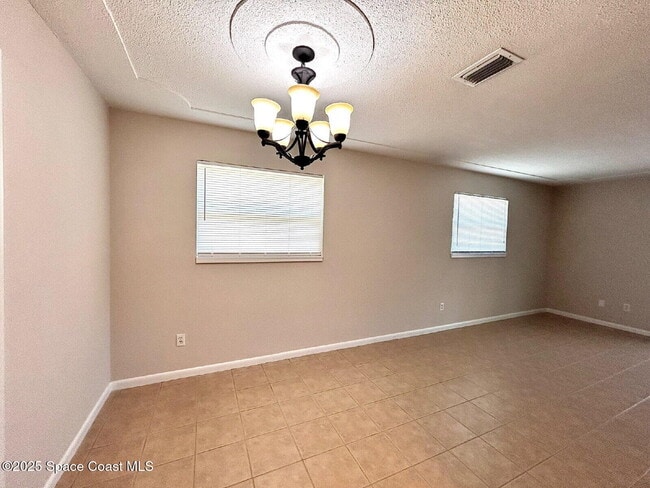 Foto del edificio - 1435 Belford Ct