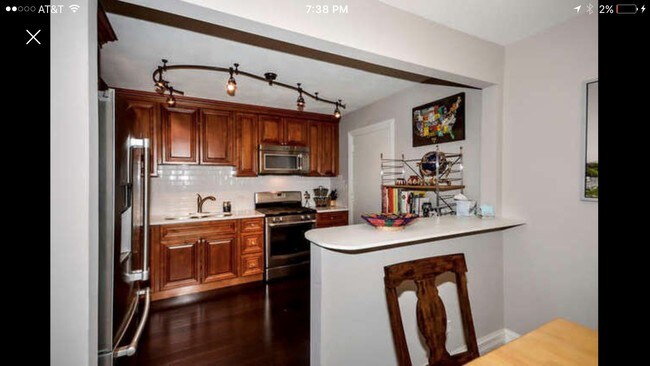 Building Photo - 10385 Dearlove Rd