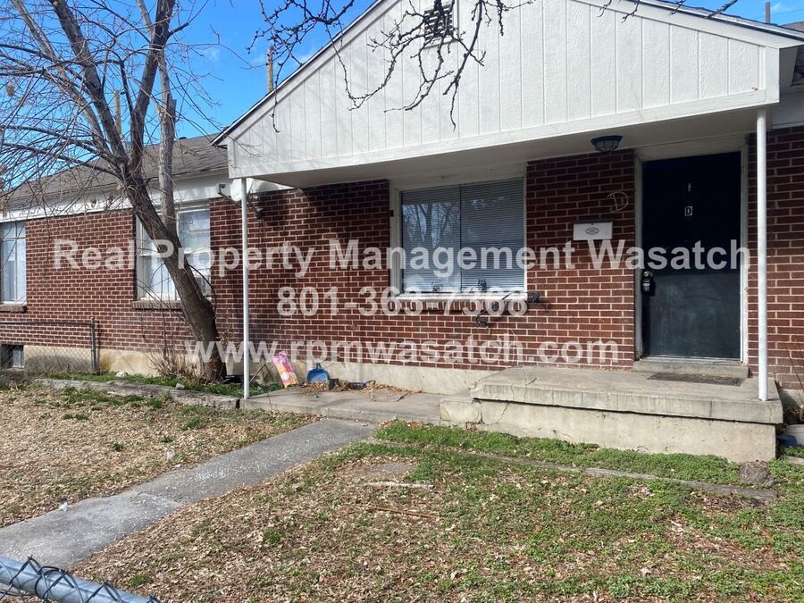 Foto principal - Check out this 3 Bedroom 1 Bath Fourplex i...