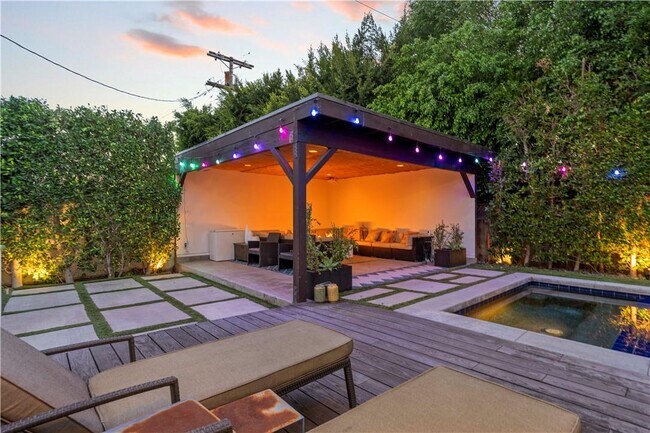 Foto del edificio - 129 N Crescent Heights Blvd
