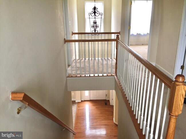 Building Photo - 2022 Downshire Ct