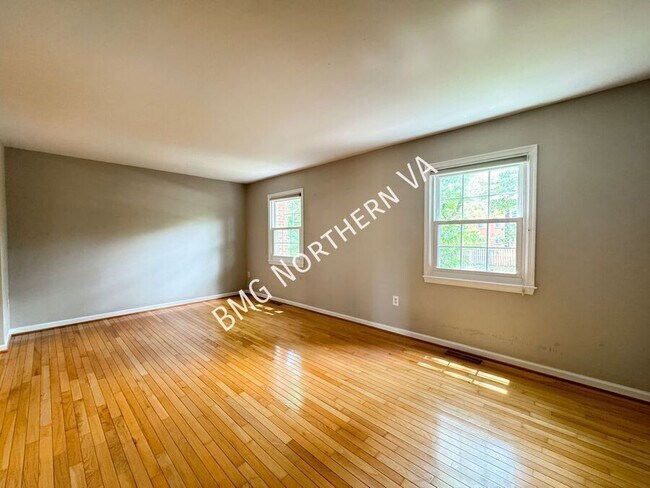 Foto del edificio - 566 Windover Ave NW