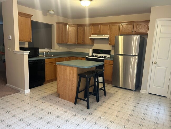Building Photo - 2717 Foxshire Dr
