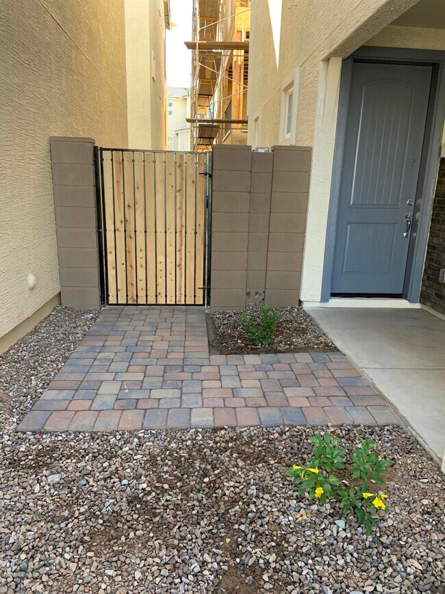 Building Photo - 661 W Winchester Dr